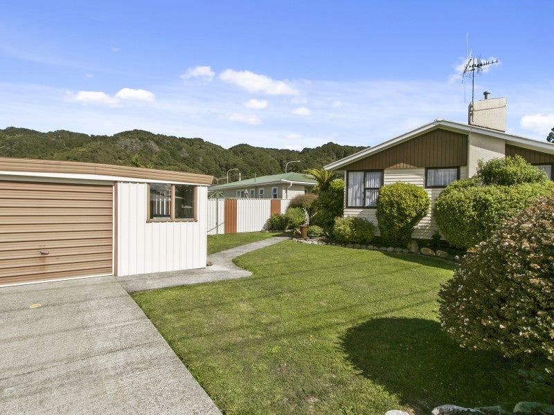 12 Parkway, Wainuiomata, Lower Hutt - Carousel 2