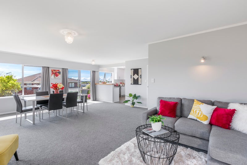 1/12 Lydford Place, Glendene, Auckland - Carousel 1