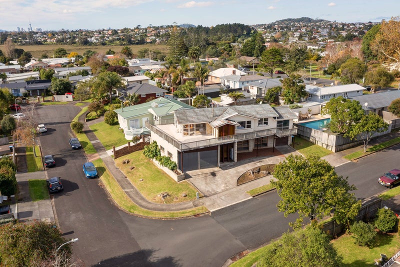 1 Lidcombe Place, Avondale, Auckland - Carousel 2