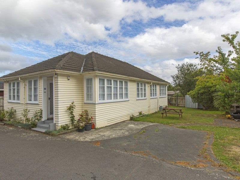 1/44 Fleet Street, Naenae, Lower Hutt - Carousel 1