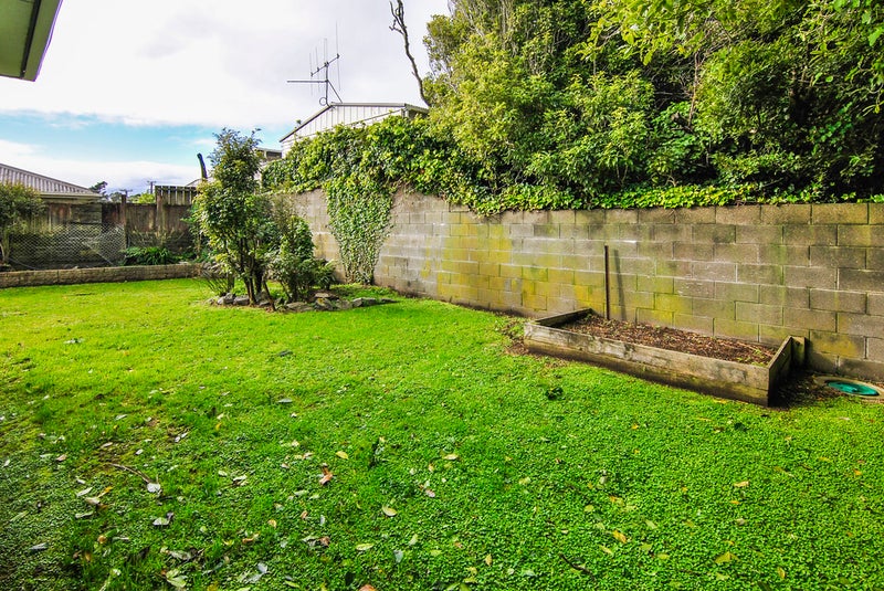 5 Turville Crescent, Newlands, Wellington - Carousel 14