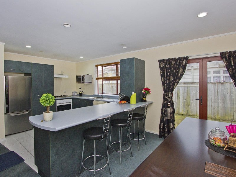 2/68 Cambridge TCE, WAIWHETU, LOWER HUTT - Carousel 2