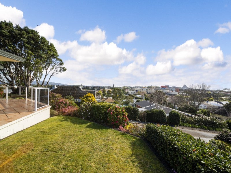 16D Burns Street, Westown, New Plymouth - Carousel 1