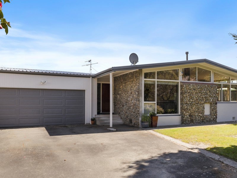 345 Riverside Drive, Fairfield, Lower Hutt - Carousel 1