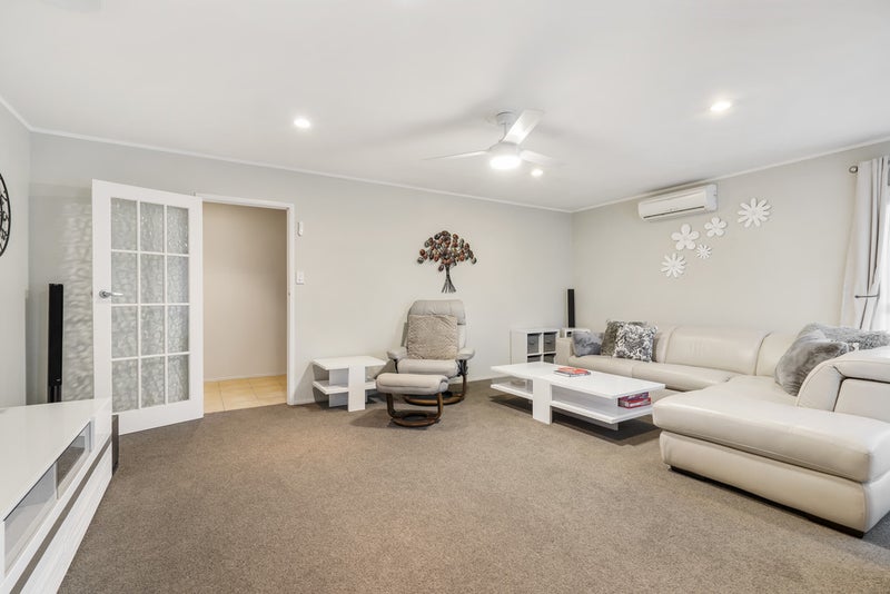 3 Glengowan Place, Conifer Grove, Takanini - Carousel 2