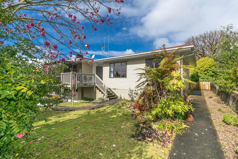 6 Westney Place, Forest Lake, Hamilton - Carousel 1