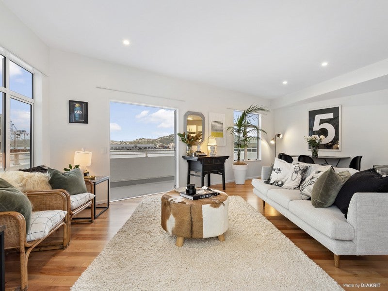 10/1 Hobson Street, Pipitea, Wellington - Carousel 1