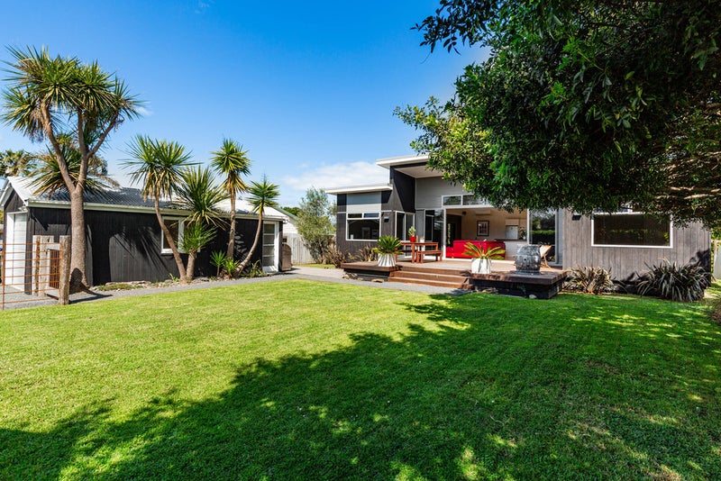 1 Manuka Road, Waiheke Island , Waiheke Island - Carousel 1