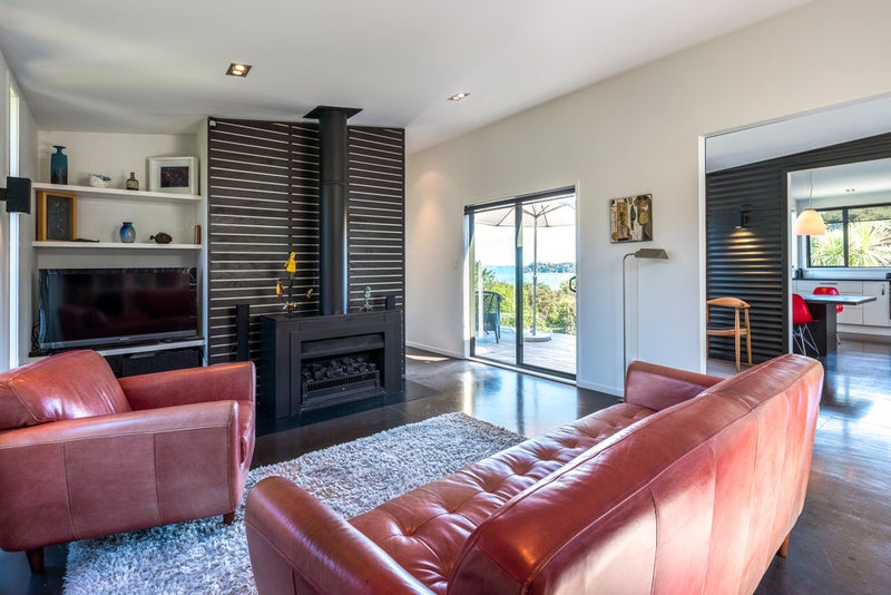 19 Makora Avenue, Oneroa, Waiheke Island - Carousel 1