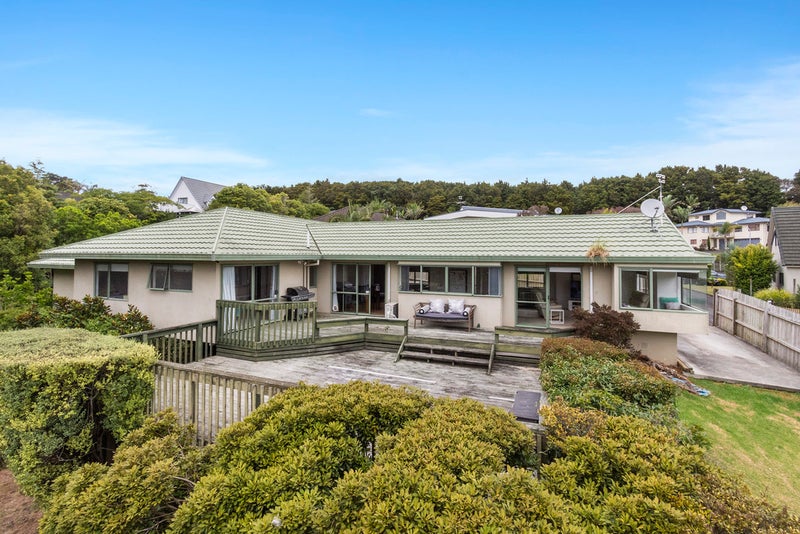 21 Silkwood Grove, Totara Heights, Auckland - Carousel 2