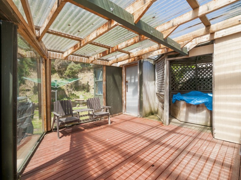 9B MCMANAWAY GR, STOKES VALLEY, LOWER HUTT - Carousel 11