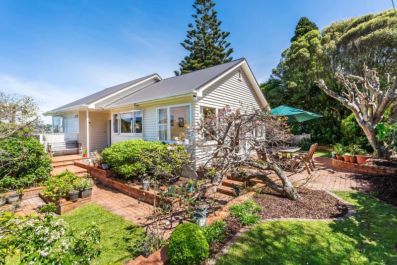 2 Simla Crescent, Khandallah, Wellington - Carousel 1