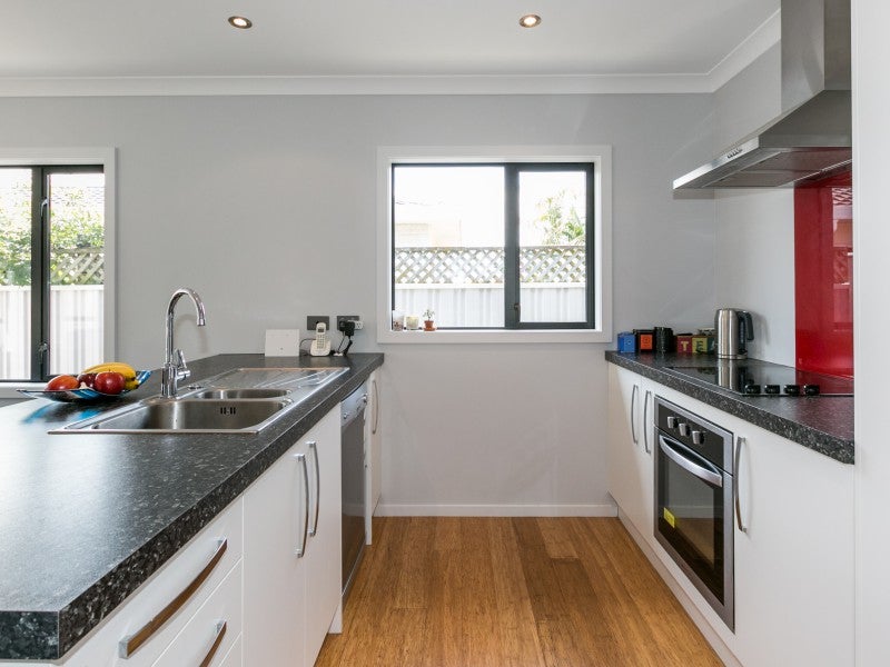 14 Warwick Crescent, Taradale, Napier - Carousel 2
