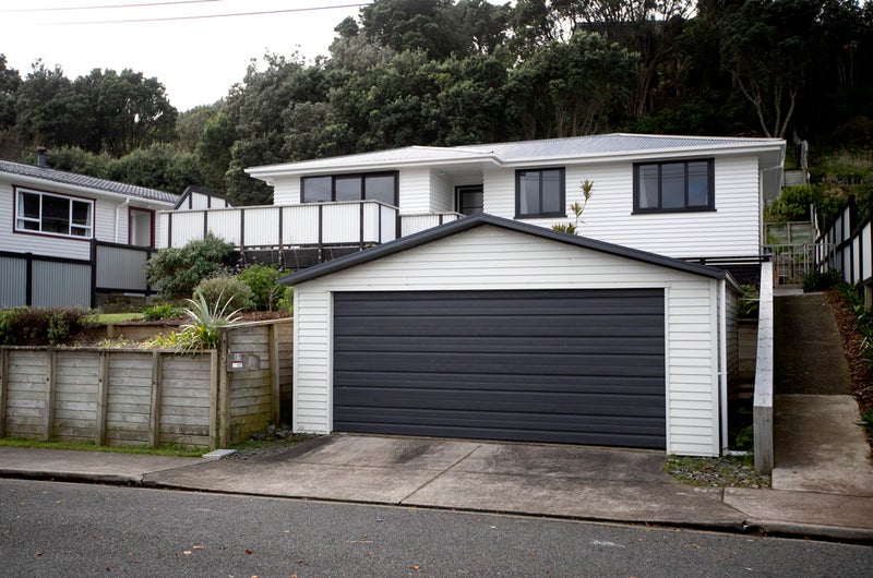 21 Simons Street, Moturoa, New Plymouth - Carousel 1