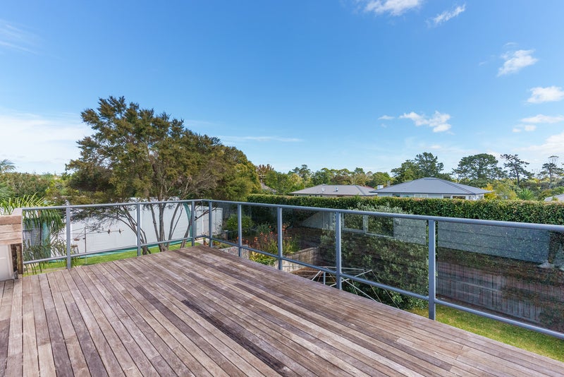 20 Crocombe Crescent, Beach Haven, Auckland - Carousel 2