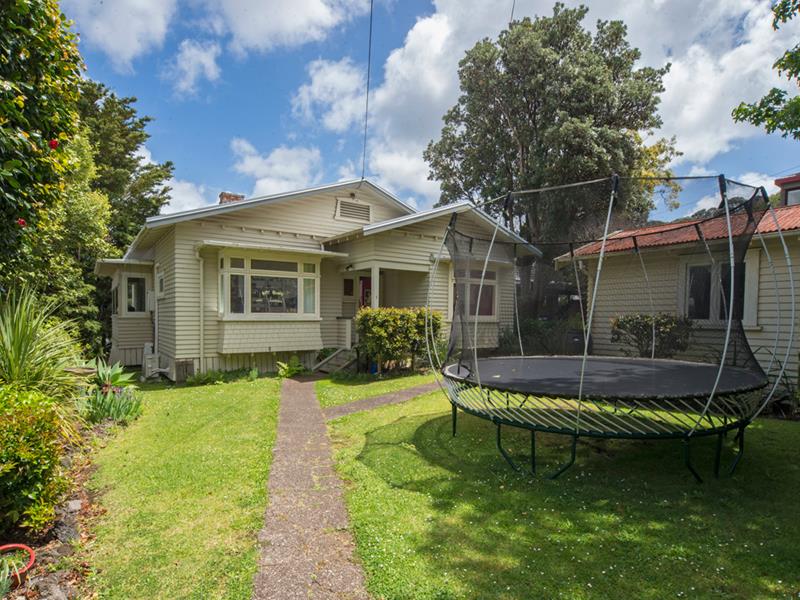 1 Queensway, Three Kings, Auckland - Carousel 1