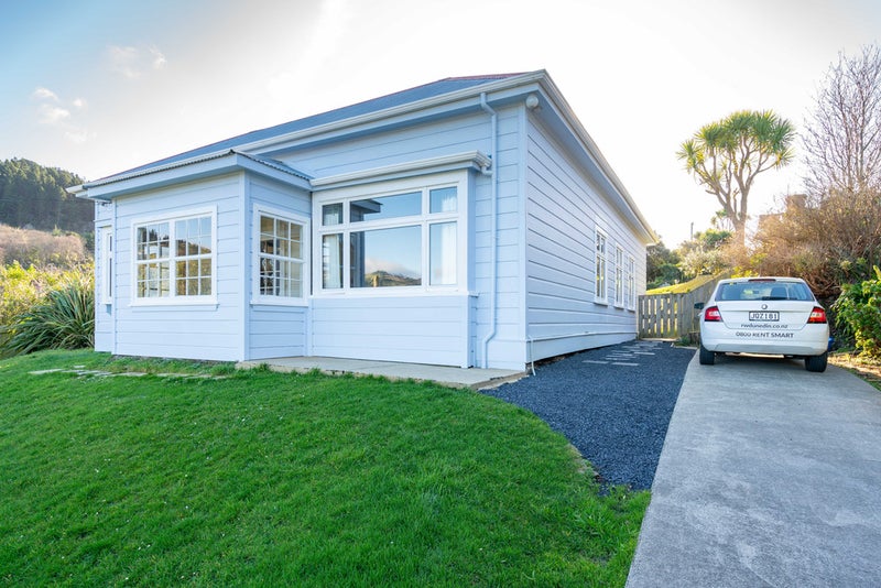 27 Wickliffe Terrace, Port Chalmers, Dunedin - Carousel 1