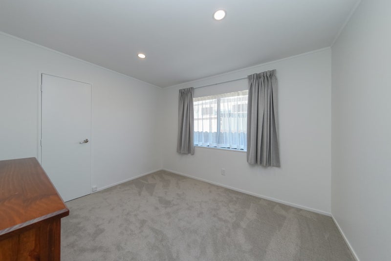 1/63 Aviemore Drive, Highland Park, Auckland - Carousel 12