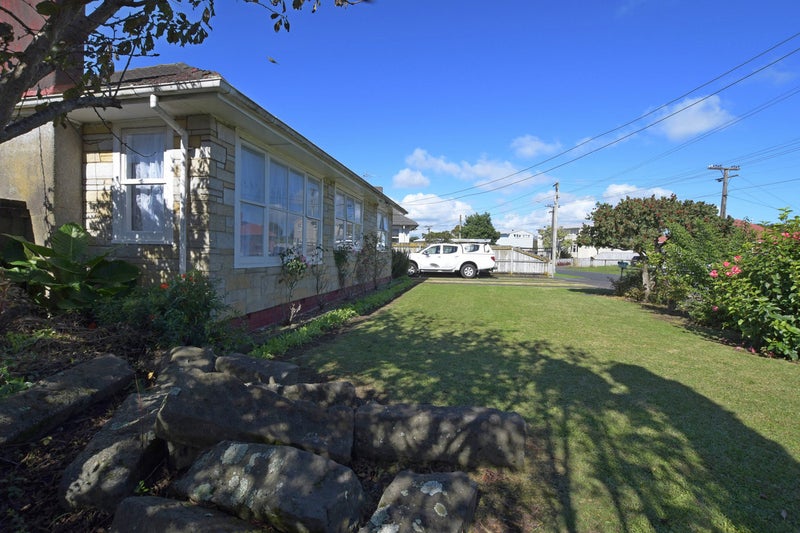 12 Sandbrook Avenue, Otara, Auckland - Carousel 2