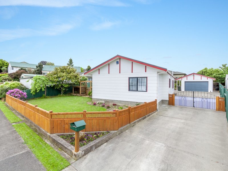 28 Lydia Place, Kelvin Grove, Palmerston North - Carousel 2