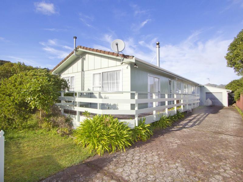 14 Rakaia Grove, Wainuiomata, Lower Hutt - Carousel 1