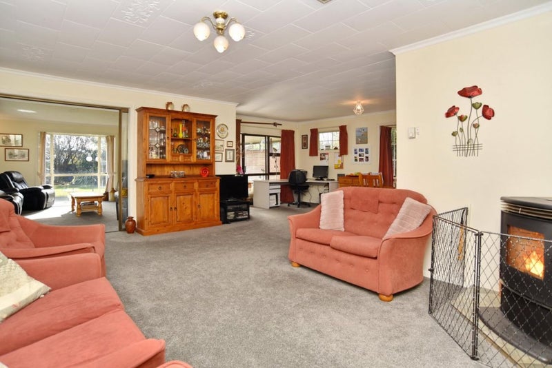 11 Emlyn Place, Avondale, Christchurch - Carousel 2