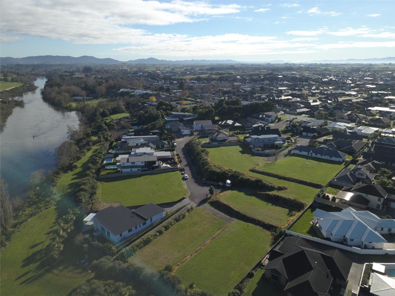 9 Ripple Lane, Flagstaff, Hamilton - Carousel 2