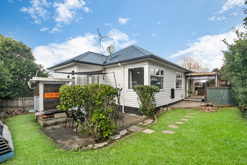 50 Eastview Road, Glen Innes, Auckland - Carousel 1