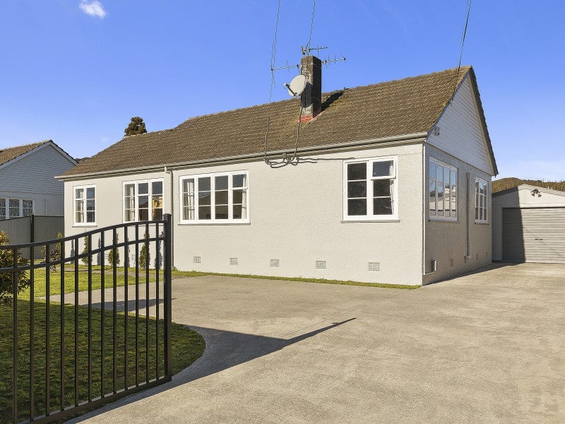 8 Churton Crescent, Taita, Lower Hutt - Carousel 1