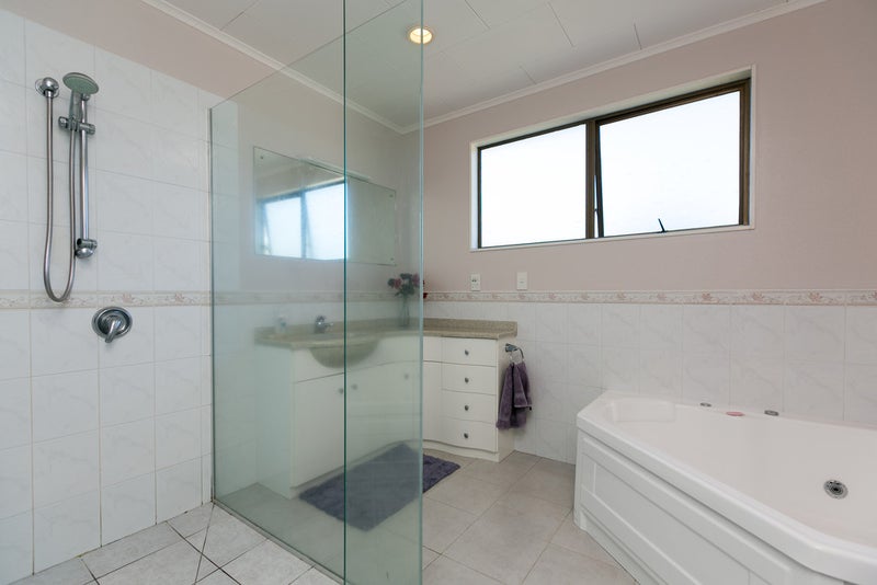 11 Leatham Avenue, Strandon, New Plymouth - Carousel 20