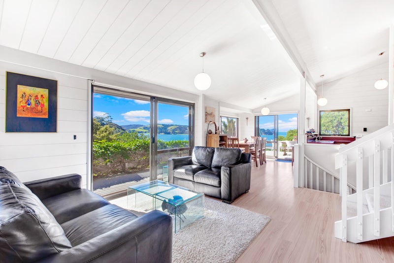 2 Kennedy Point Road, Surfdale, Waiheke Island - Carousel 2