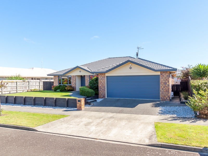 25 Meridian Grove, Kelvin Grove, Palmerston North - Carousel 1