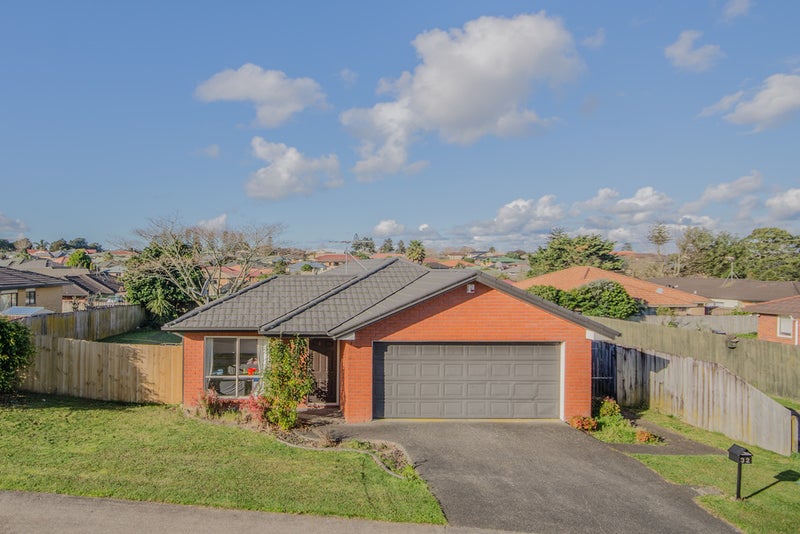 32 Castlefinn Drive, Weymouth, Auckland - Carousel 1