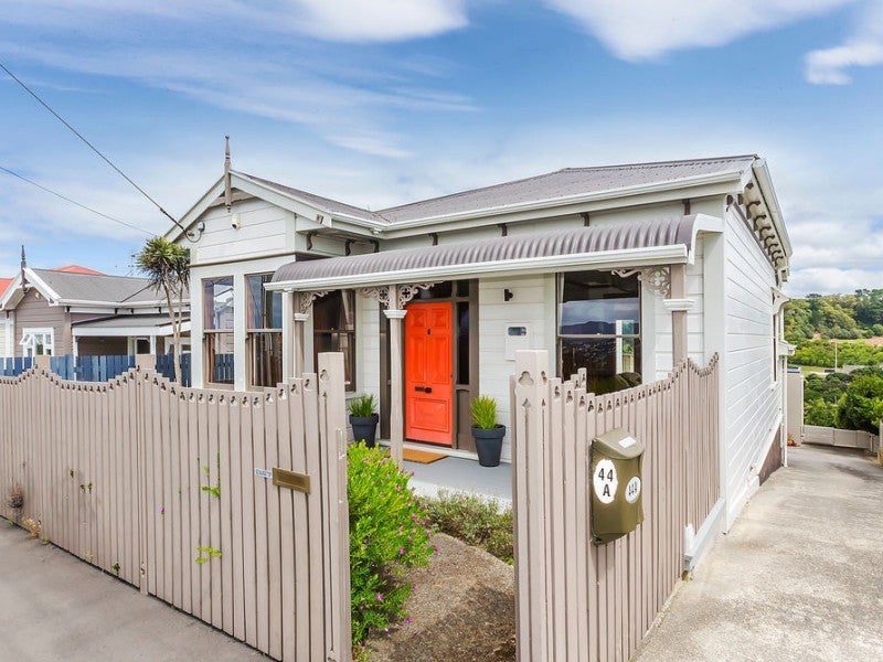 44 Overtoun Terrace, Hataitai, Wellington - Carousel 1