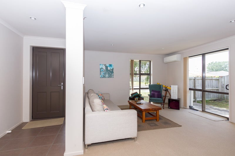 26 Parkside Drive, Huntington, Hamilton - Carousel 2