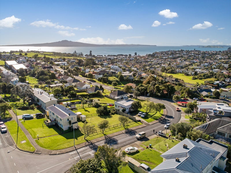 9A Te Arawa Street, Orakei, Auckland - Carousel 1