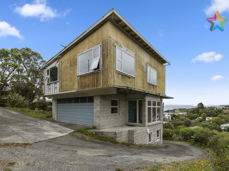 32 Akatea Road, Korokoro, Lower Hutt - Carousel 1