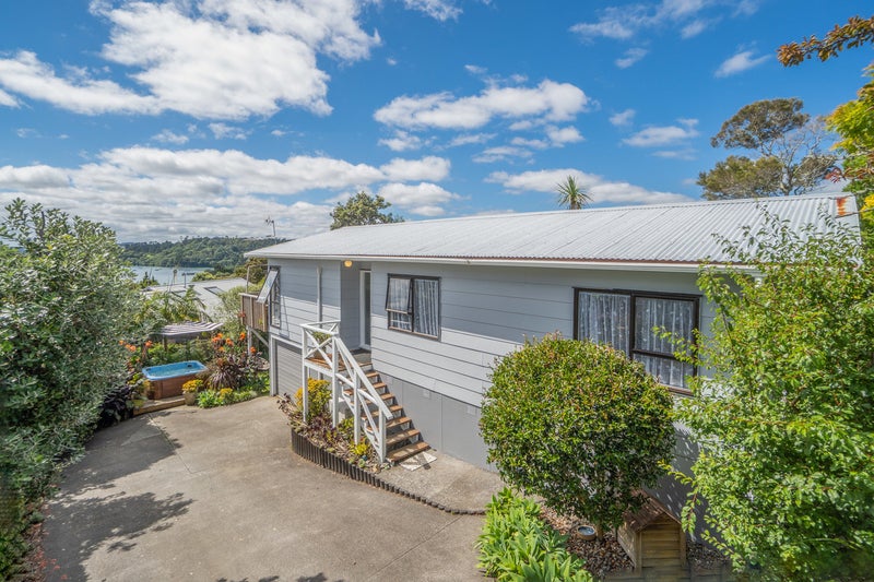 2/35 Dakota Avenue, Beach Haven, Auckland - Carousel 1