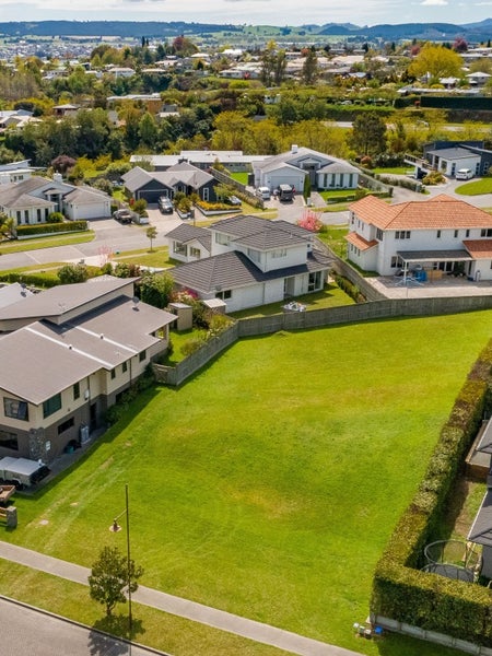 5 Coprosma Crescent, Waipahihi, Taupo - Carousel 1