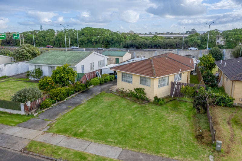 9 Ashmore Place, Favona, Manukau - Carousel 1