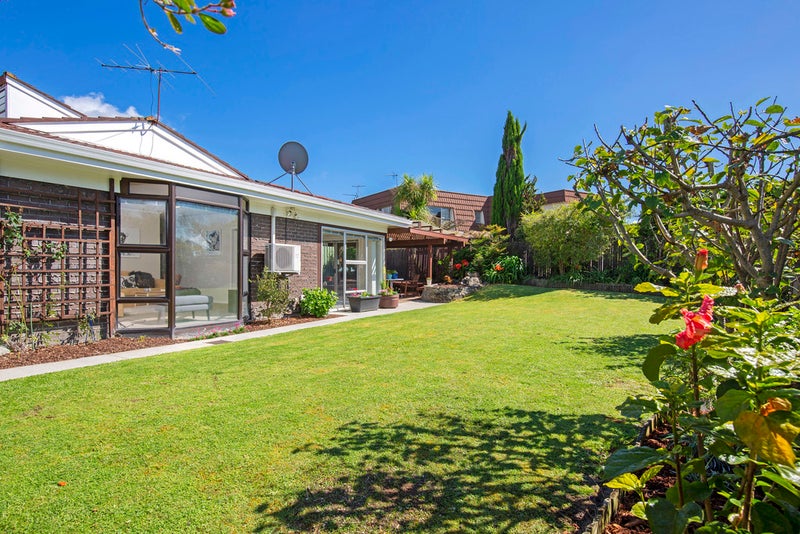 1/1 Arkley Avenue, Farm Cove, Auckland - Carousel 2