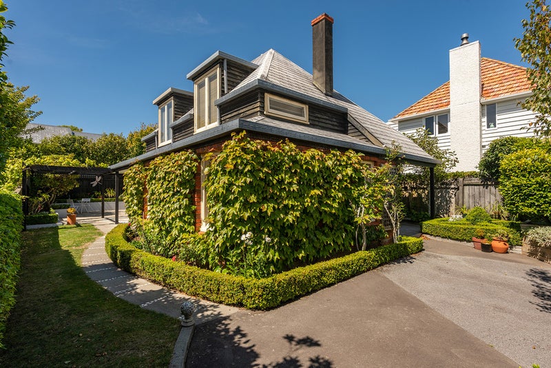 19 Lancaster Street, Karori, Wellington - Carousel 1