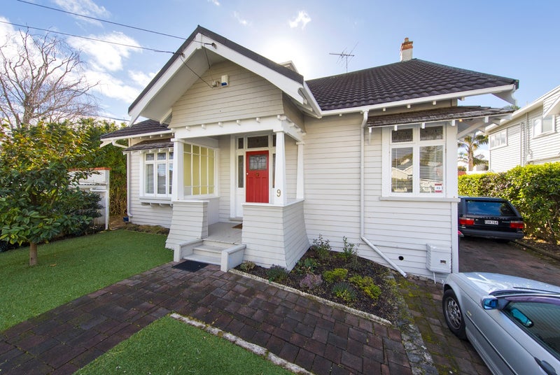 9 Mariners View Road, Beach Haven, Auckland - Carousel 1