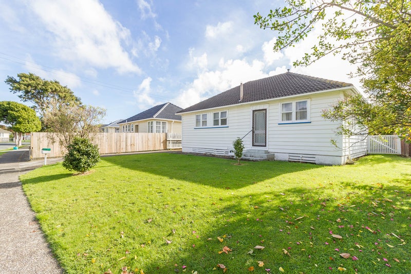 13 Barton Grove, Naenae, Lower Hutt - Carousel 1