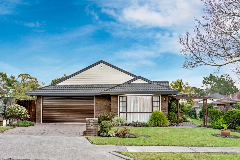 2/32 Headcorn Place, Botany Downs, Auckland - Carousel 1