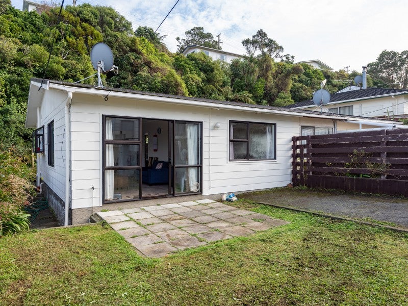 42A Salford Street, Newlands, Wellington - Carousel 2