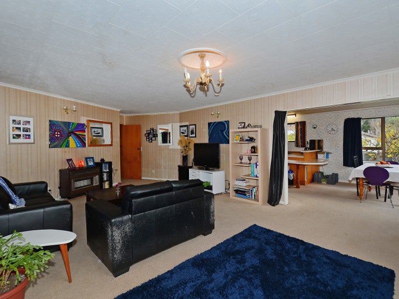 20 Moonstone Grove, Birchville, Upper Hutt - Carousel 2