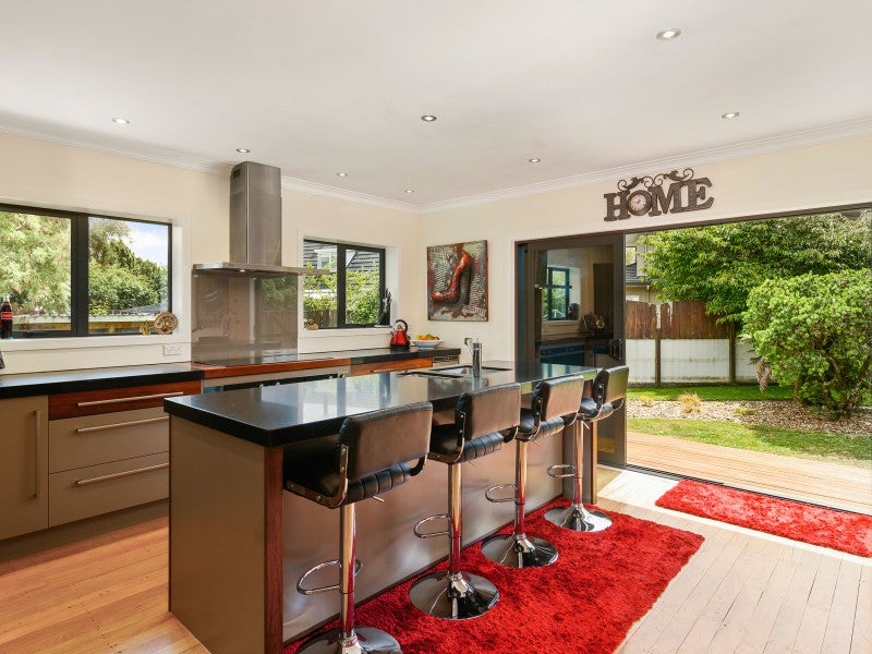 81 Grand Vue Road, Kawaha Point, Rotorua - Carousel 1