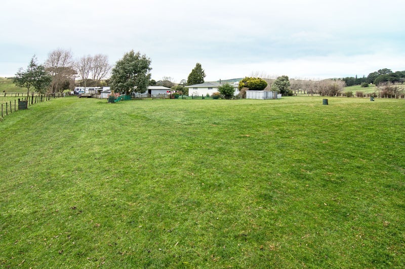 26 West Road, Masterton - Carousel 20