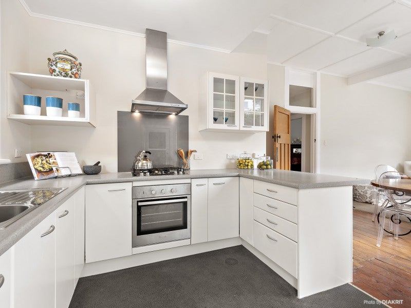 32 Hohiria Road, Hataitai, Wellington - Carousel 2